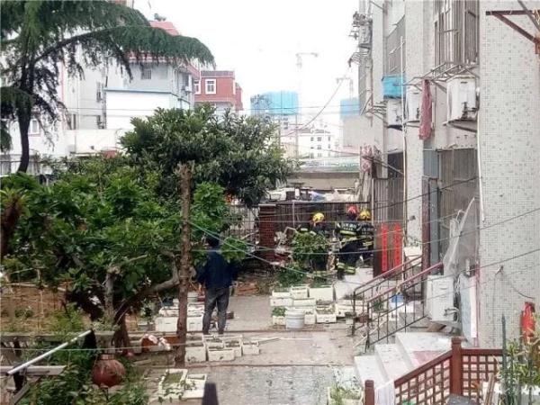 突發(fā)！青島一居民樓發(fā)生爆燃！已造1人死亡，7人受傷！3公里外有震感…