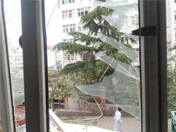 突發(fā)！青島一居民樓發(fā)生爆燃！已造1人死亡，7人受傷！3公里外有震感…
