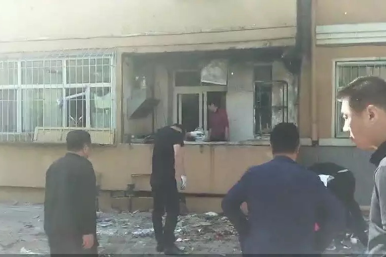 今晨，大慶經(jīng)五街2-41號樓二單元一樓發(fā)生燃氣爆炸！