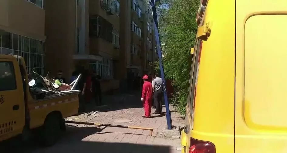 今晨，大慶經(jīng)五街2-41號樓二單元一樓發(fā)生燃氣爆炸！