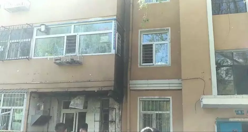 今晨，大慶經(jīng)五街2-41號樓二單元一樓發(fā)生燃氣爆炸！