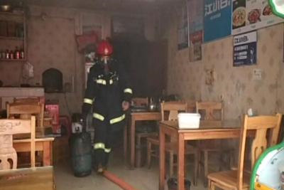 店主未關煤氣引發(fā)廚房火災